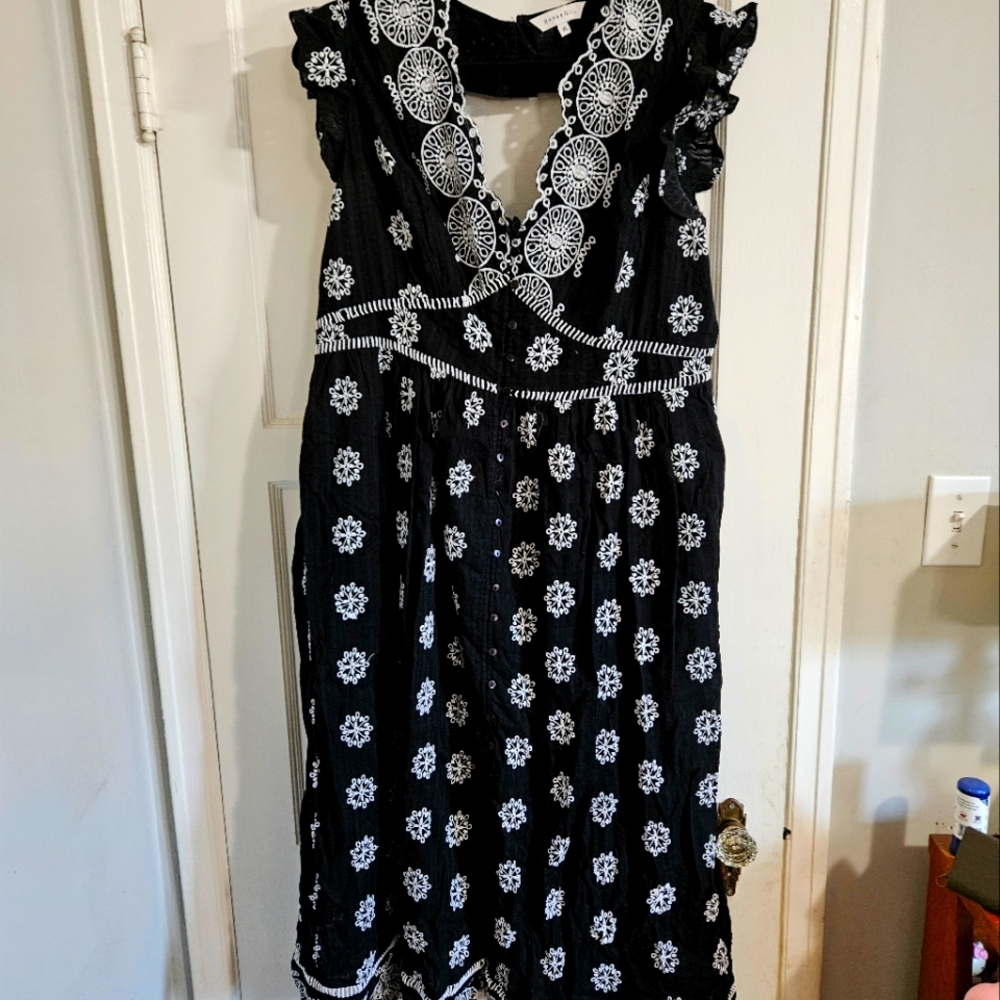 Anthropologie black and white embroidered button down dress